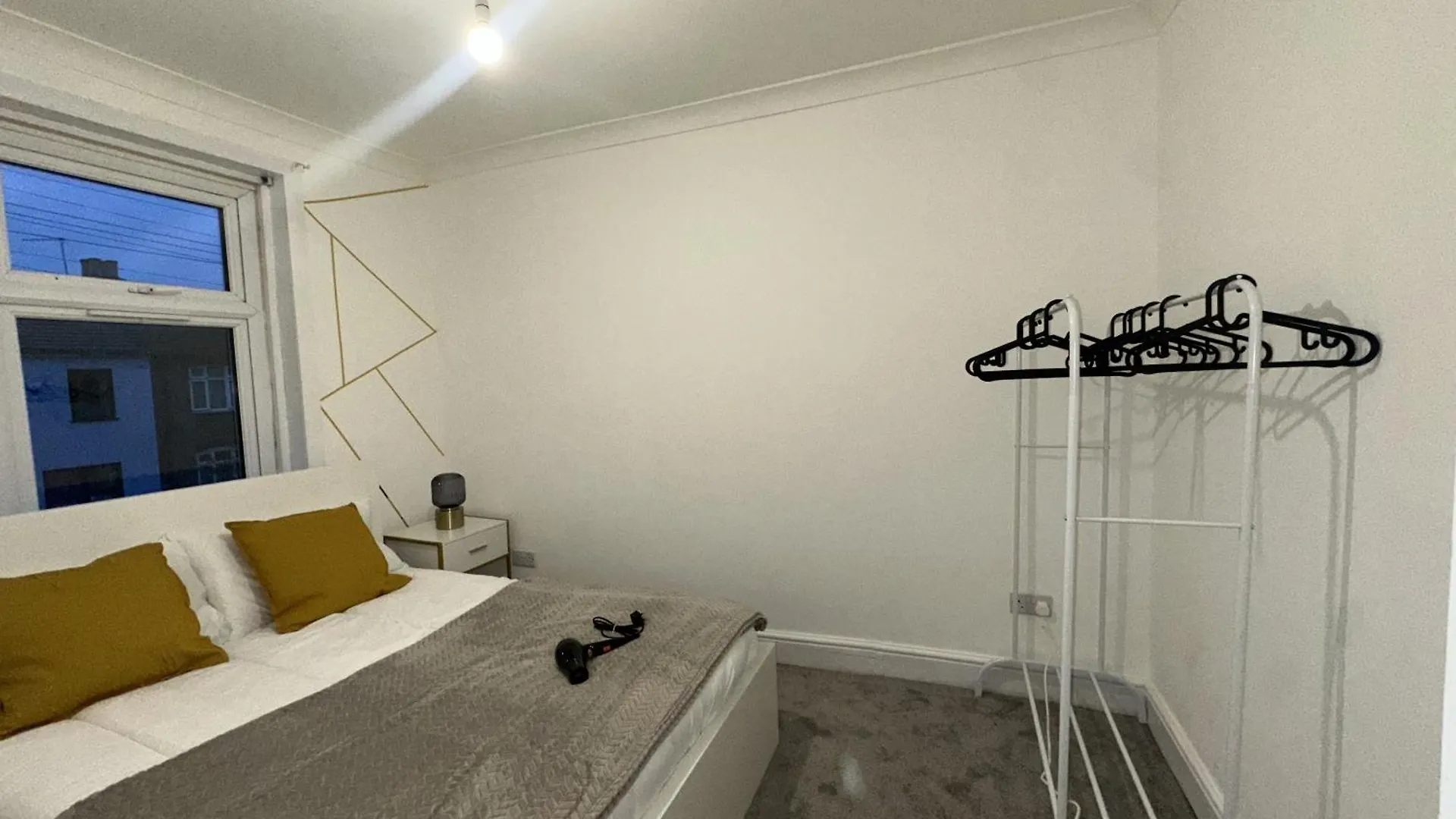 Cozy 2 Bed Home In Ilford- Contractors & Groups Welcome 伦敦 度假居